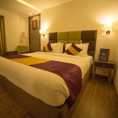 Hotel Ajantha Evergreen Vijayawāda Dış mekan fotoğraf