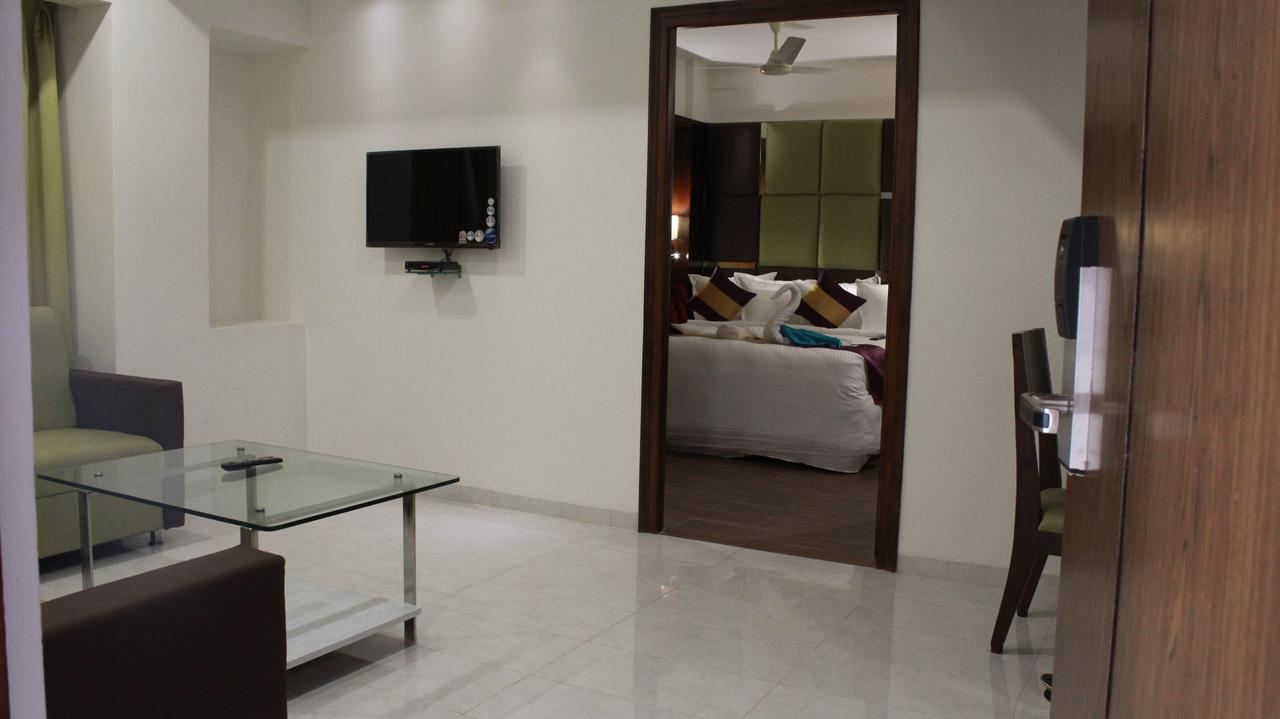 Hotel Ajantha Evergreen Vijayawāda Dış mekan fotoğraf