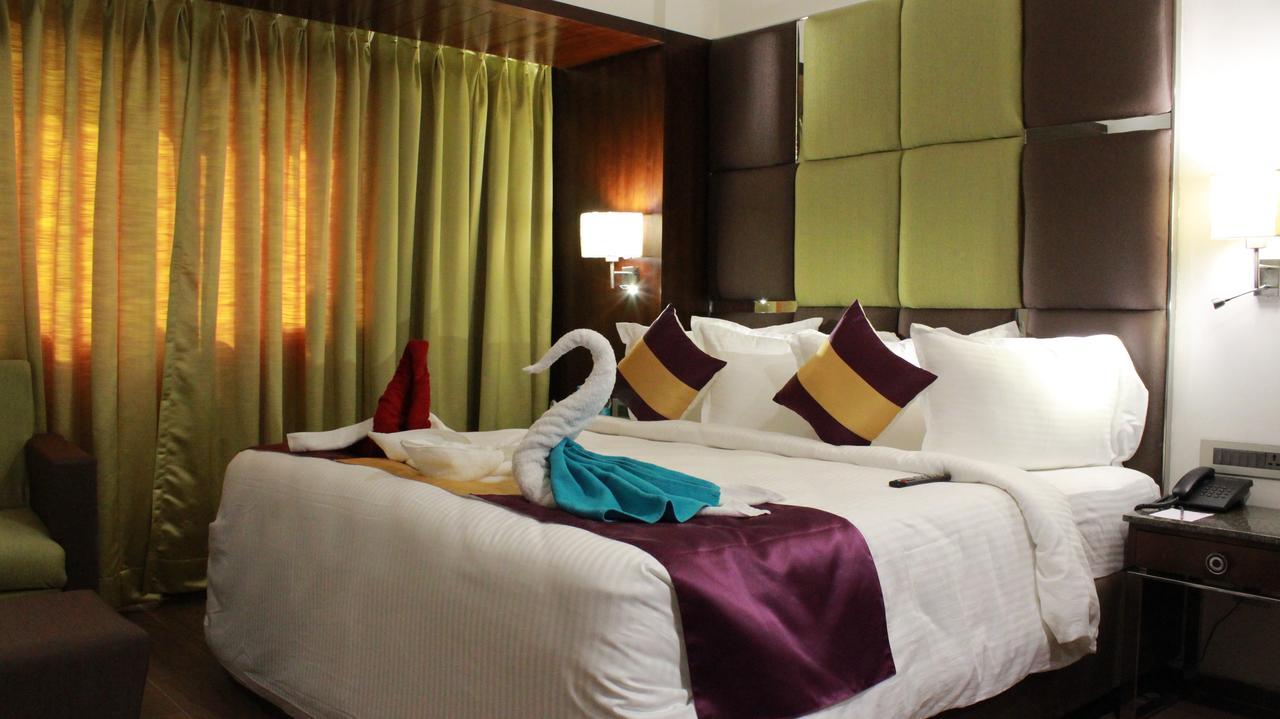 Hotel Ajantha Evergreen Vijayawāda Dış mekan fotoğraf