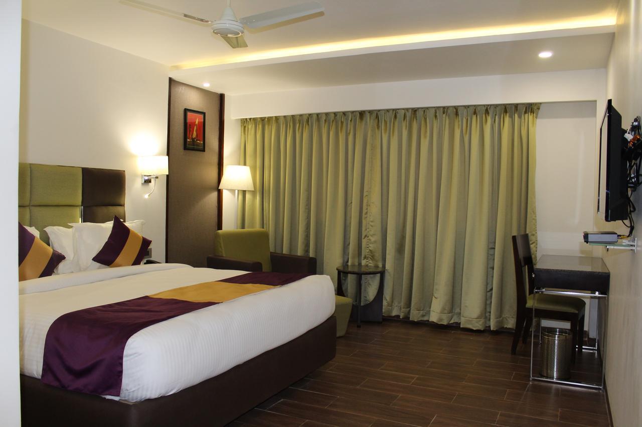 Hotel Ajantha Evergreen Vijayawāda Dış mekan fotoğraf