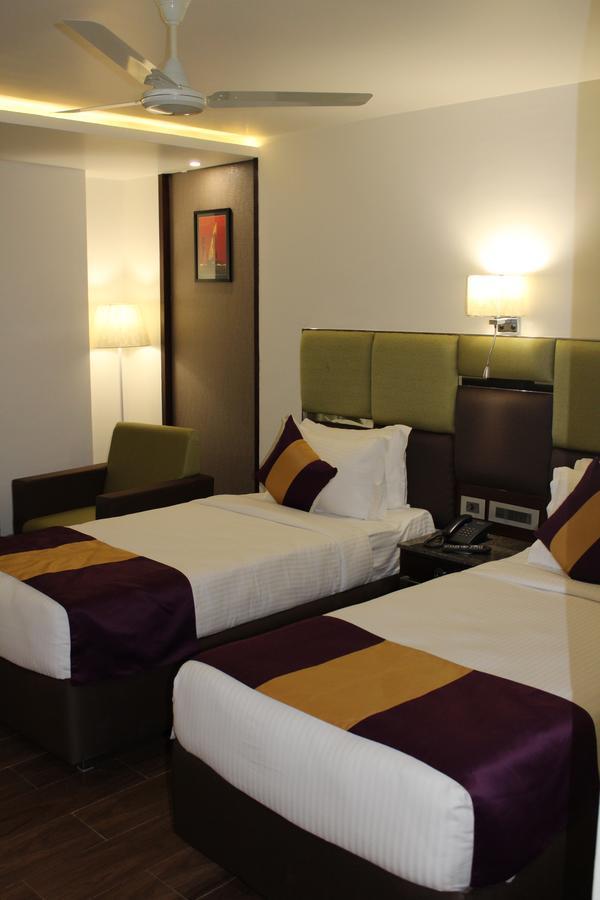 Hotel Ajantha Evergreen Vijayawāda Dış mekan fotoğraf