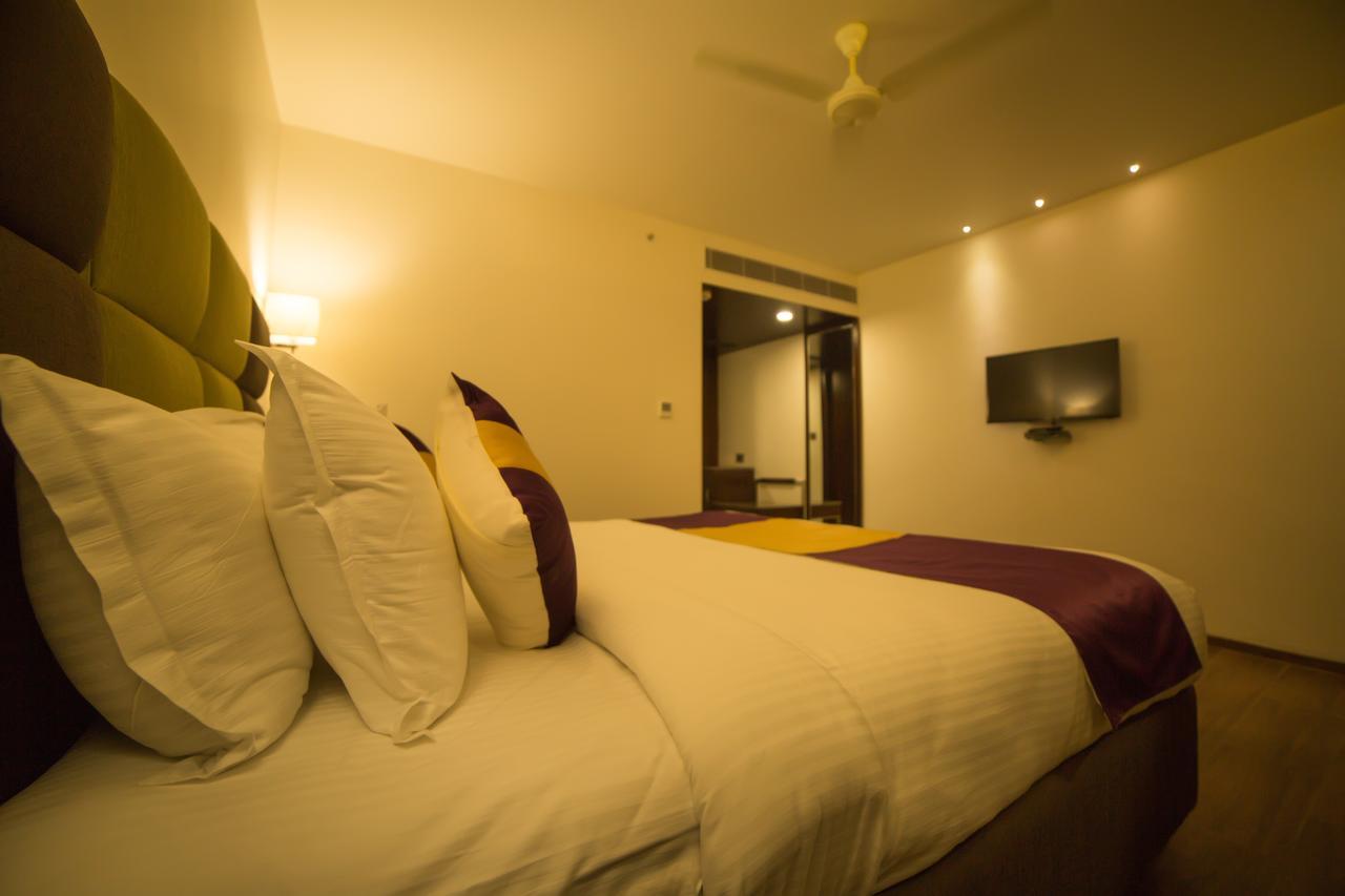 Hotel Ajantha Evergreen Vijayawāda Dış mekan fotoğraf